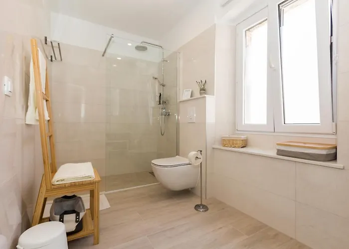 Liberty Town Center Πανσιόν